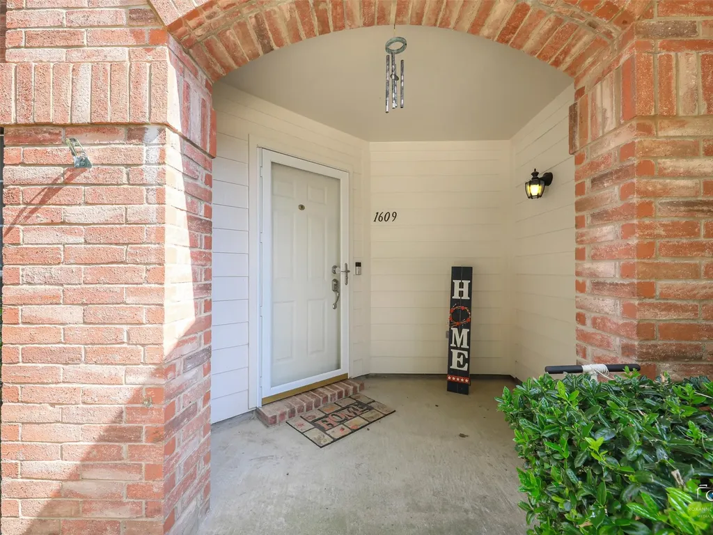 1609 Timberline Lane Sherman TX 75092