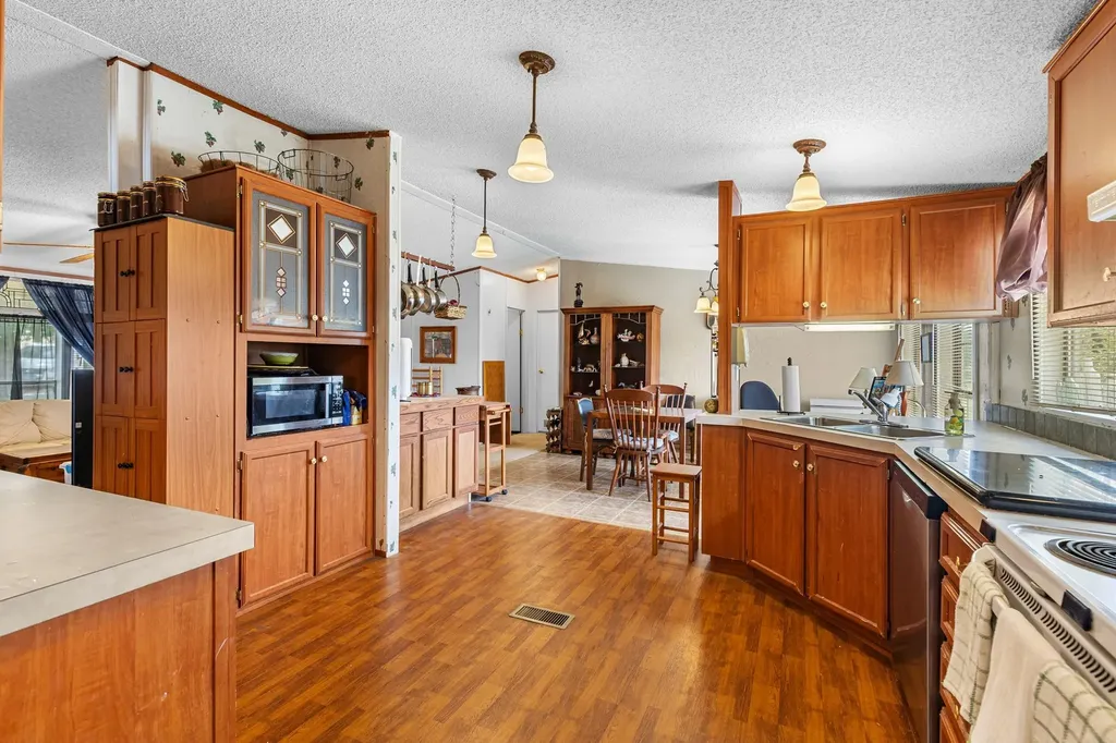 439 Slayden Drive Sunset TX 76270
