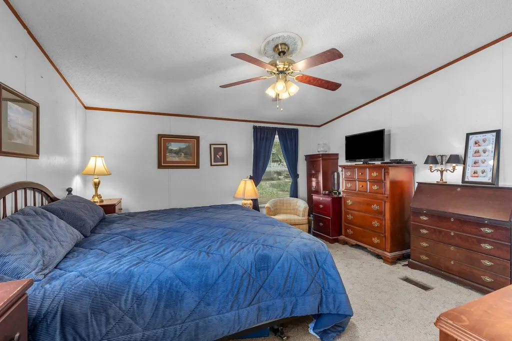 439 Slayden Drive Sunset TX 76270