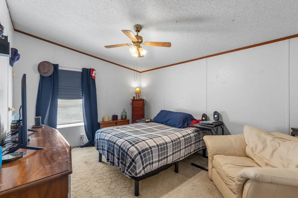 439 Slayden Drive Sunset TX 76270