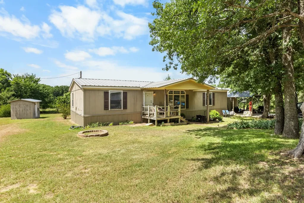 439 Slayden Drive Sunset TX 76270