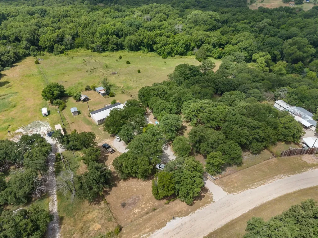 439 Slayden Drive Sunset TX 76270