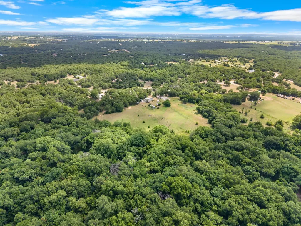 439 Slayden Drive Sunset TX 76270