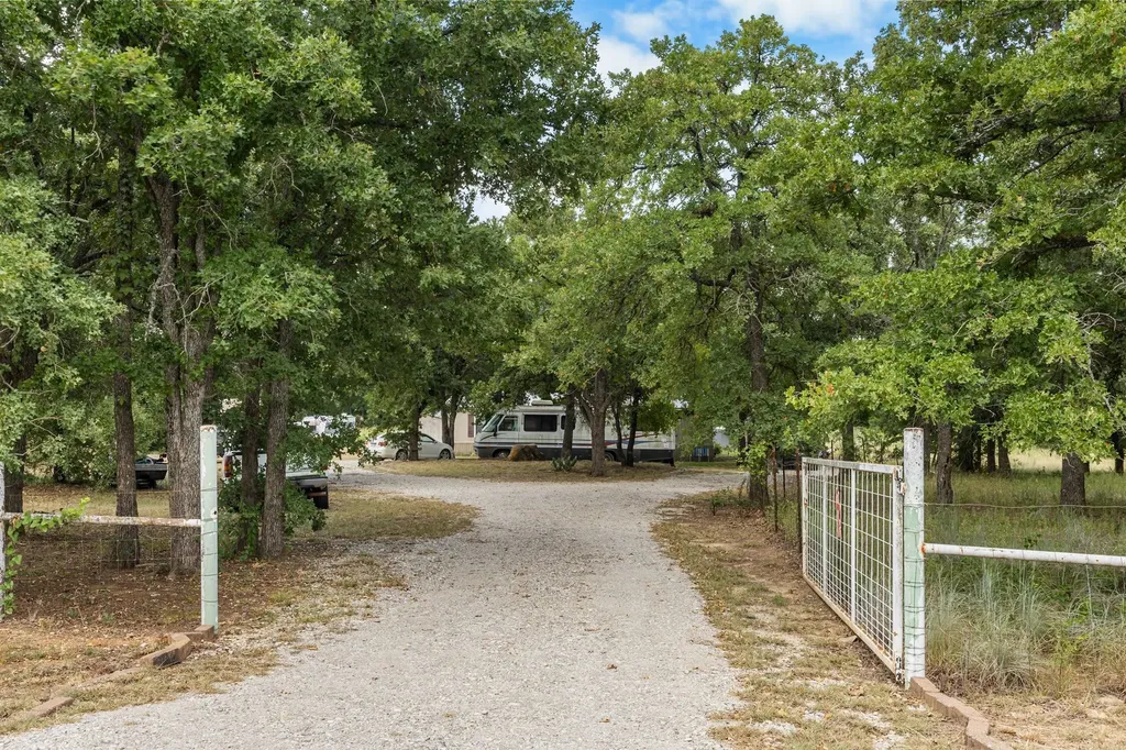 439 Slayden Drive Sunset TX 76270