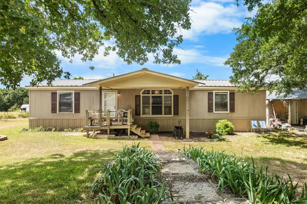 439 Slayden Drive Sunset TX 76270