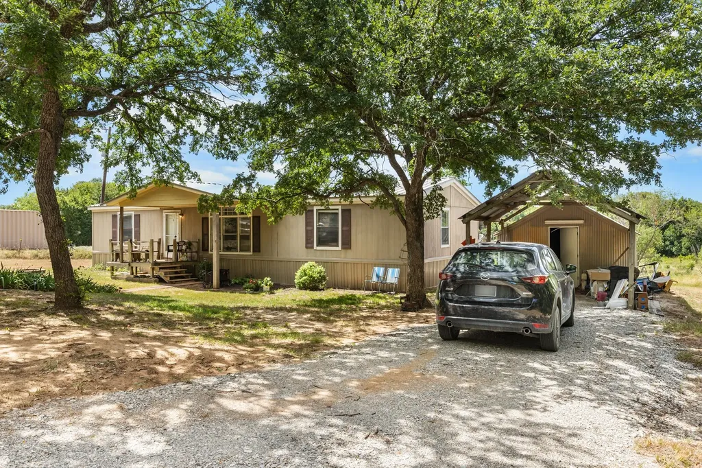 439 Slayden Drive Sunset TX 76270
