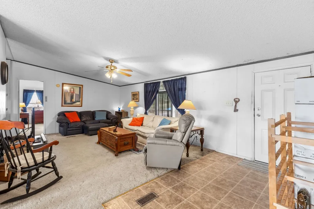 439 Slayden Drive Sunset TX 76270