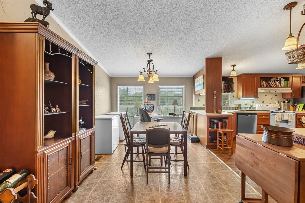 439 Slayden Drive Sunset TX 76270