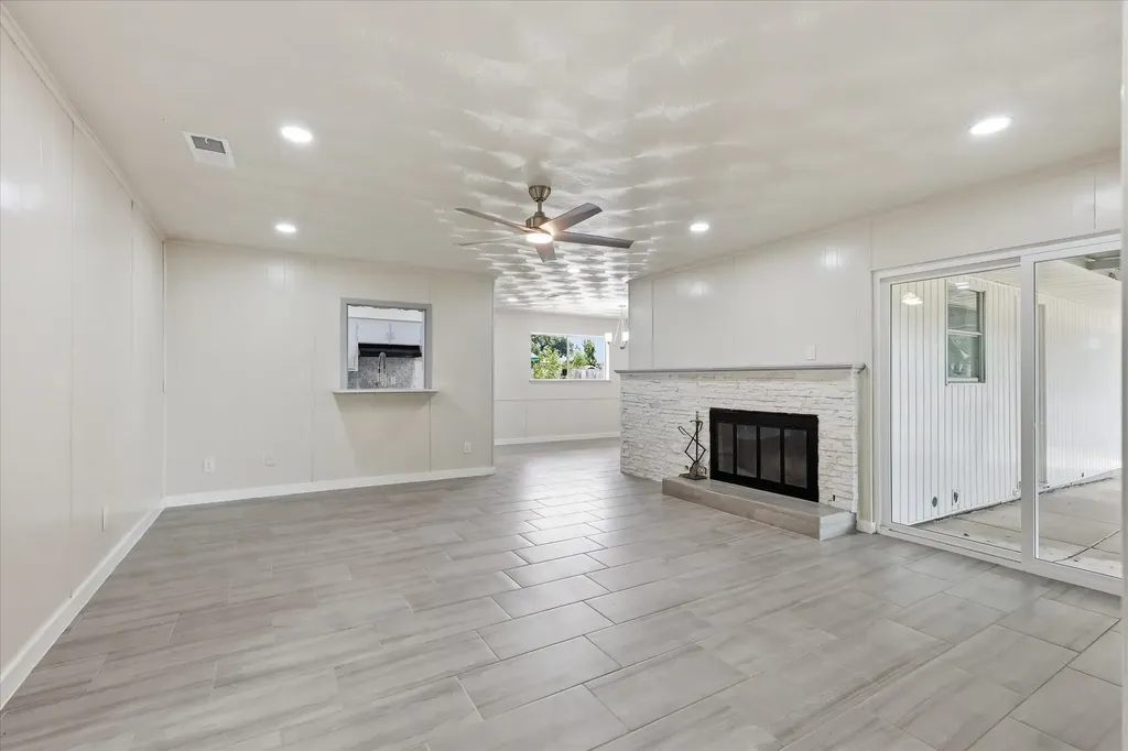 3301 Hillsdale Lane Garland TX 75042