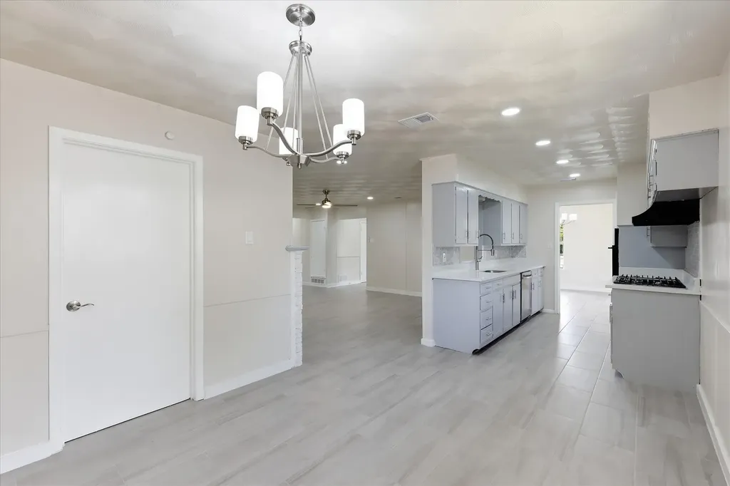 3301 Hillsdale Lane Garland TX 75042