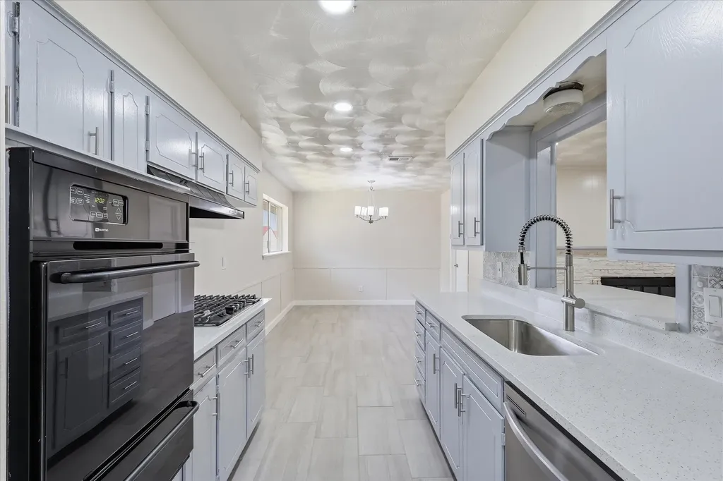 3301 Hillsdale Lane Garland TX 75042