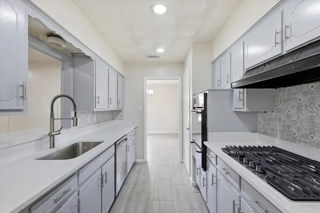3301 Hillsdale Lane Garland TX 75042