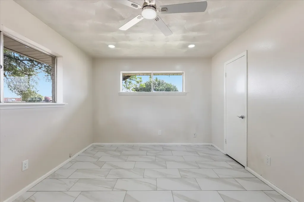 3301 Hillsdale Lane Garland TX 75042