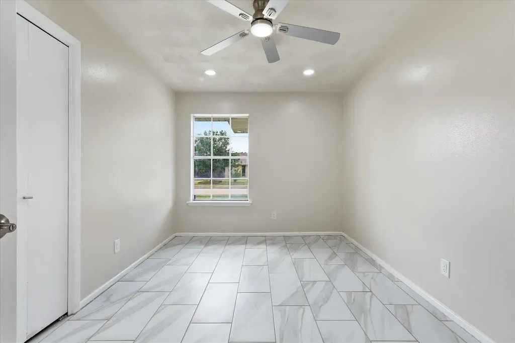 3301 Hillsdale Lane Garland TX 75042