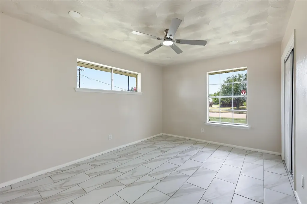 3301 Hillsdale Lane Garland TX 75042