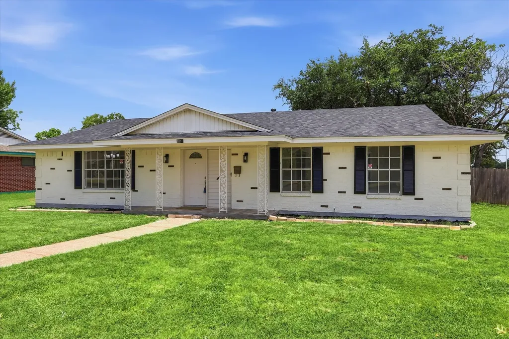 3301 Hillsdale Lane Garland TX 75042