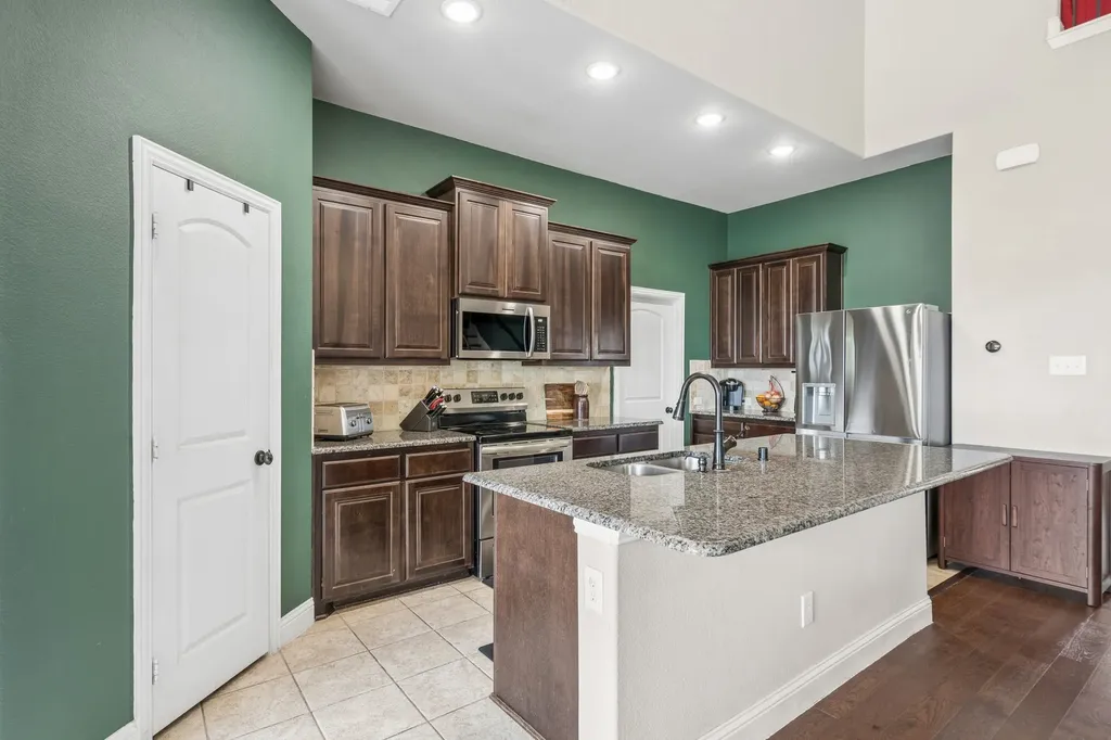 127 Hillcrest Way Crandall TX 75114