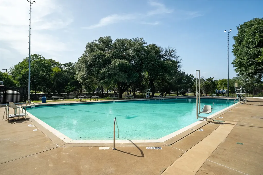 3134 W Jefferson Boulevard Dallas TX 75211