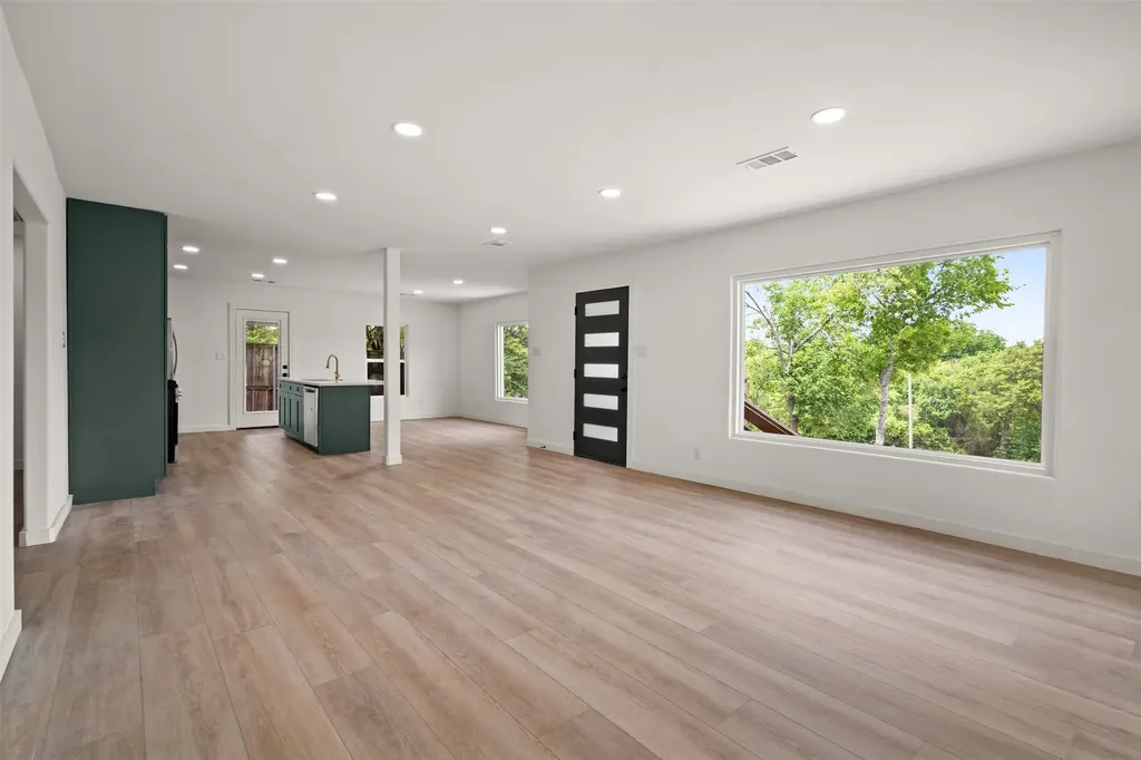 3134 W Jefferson Boulevard Dallas TX 75211