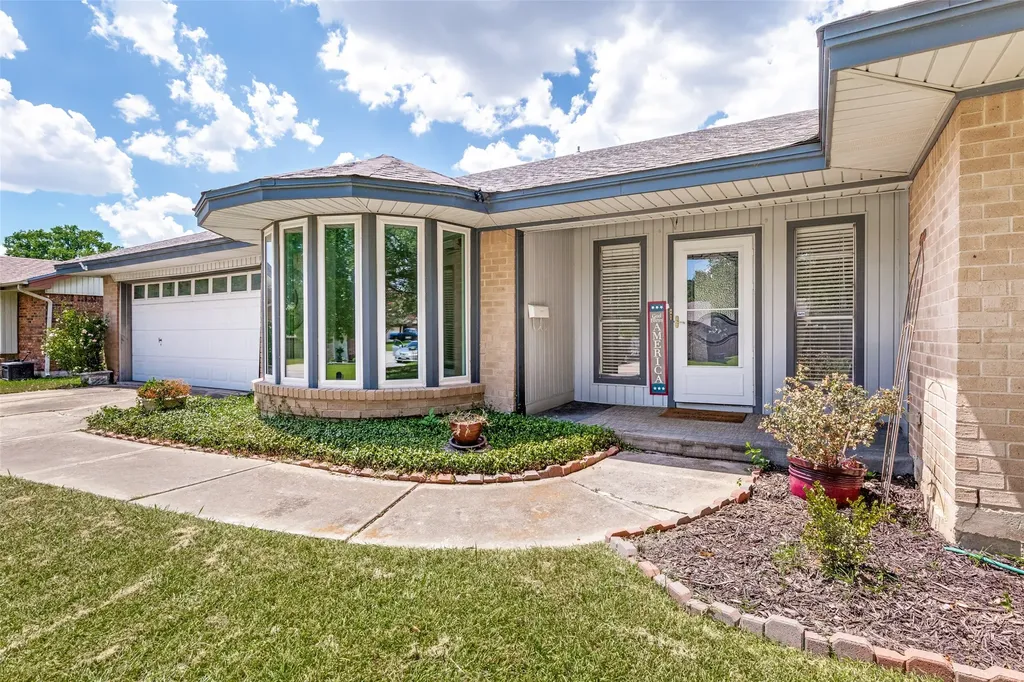 6737 Fair Meadows Drive North Richland Hills TX 76182