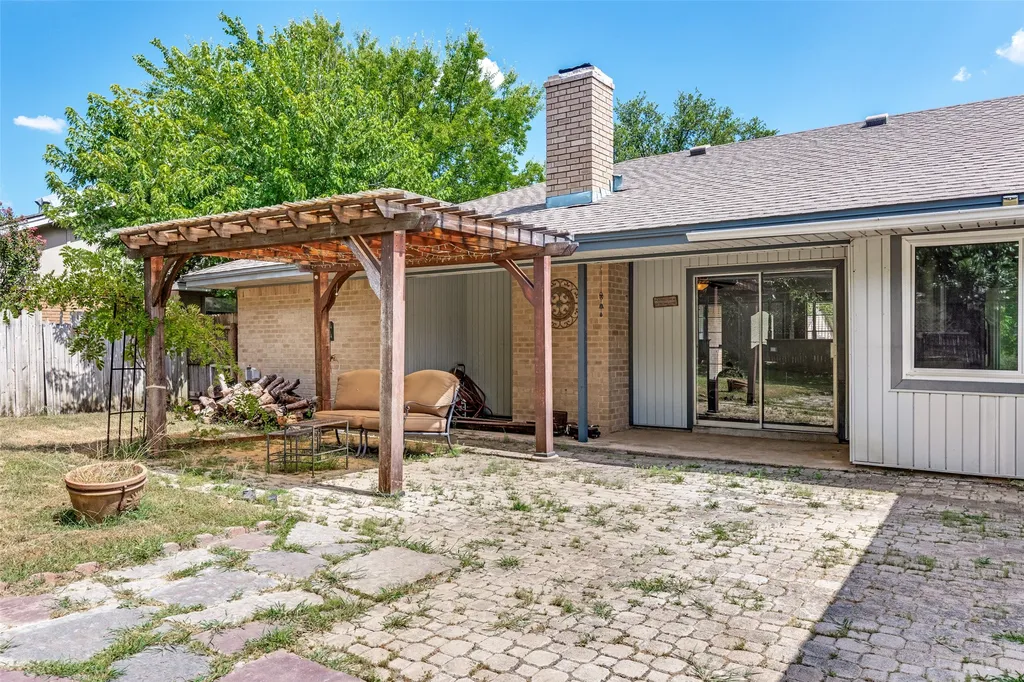 6737 Fair Meadows Drive North Richland Hills TX 76182
