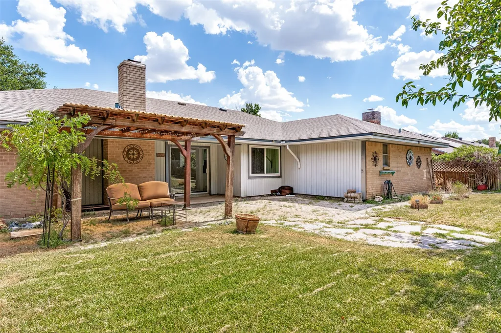 6737 Fair Meadows Drive North Richland Hills TX 76182