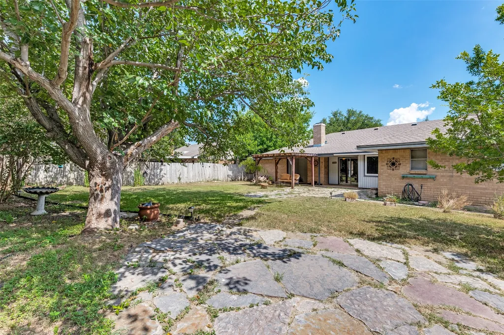 6737 Fair Meadows Drive North Richland Hills TX 76182