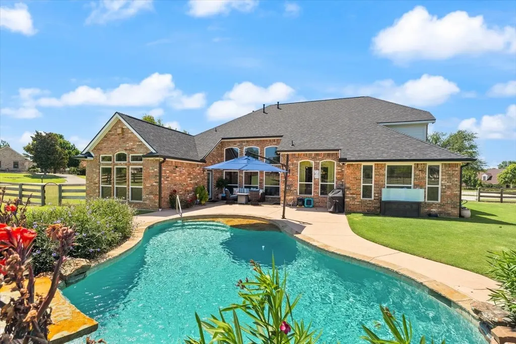 8101 Oak Creek Lane Denton TX 76208