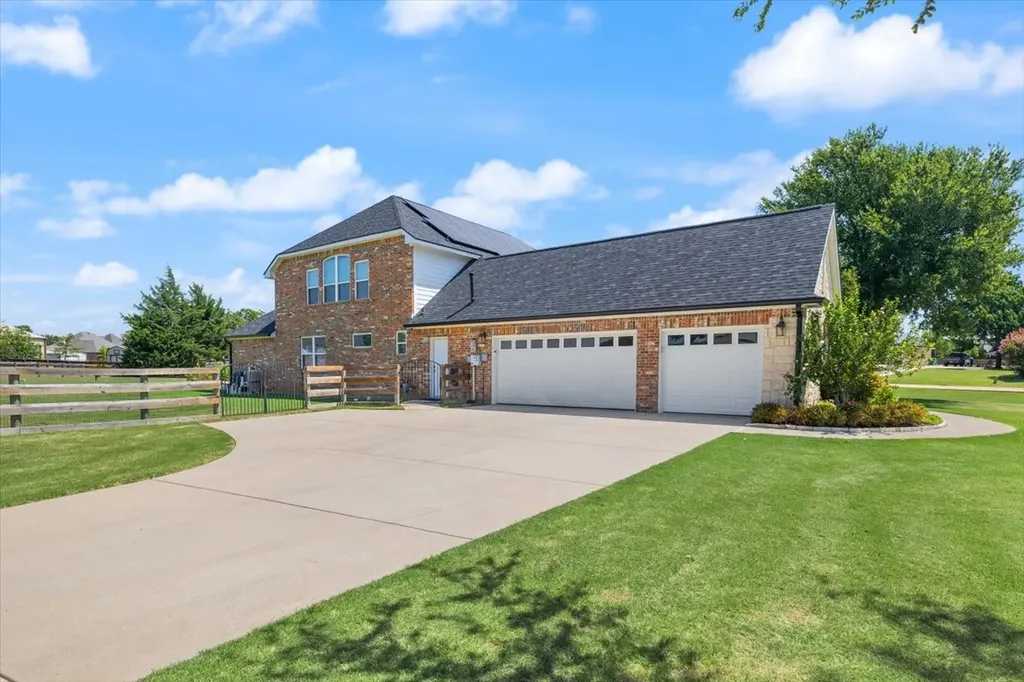 8101 Oak Creek Lane Denton TX 76208