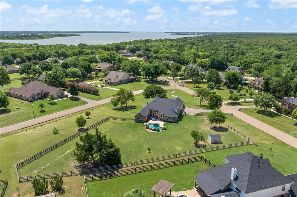 8101 Oak Creek Lane Denton TX 76208
