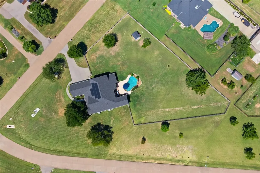 8101 Oak Creek Lane Denton TX 76208