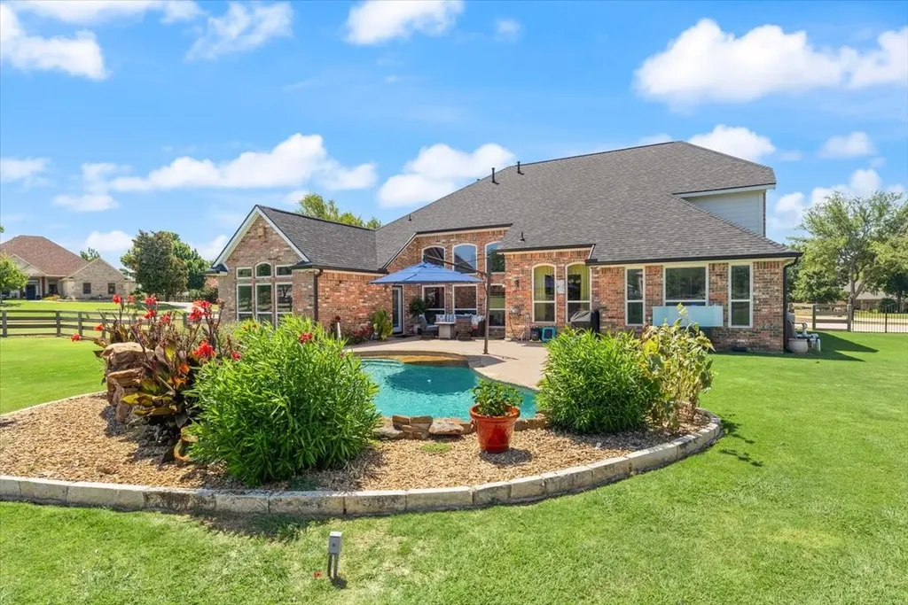 8101 Oak Creek Lane Denton TX 76208