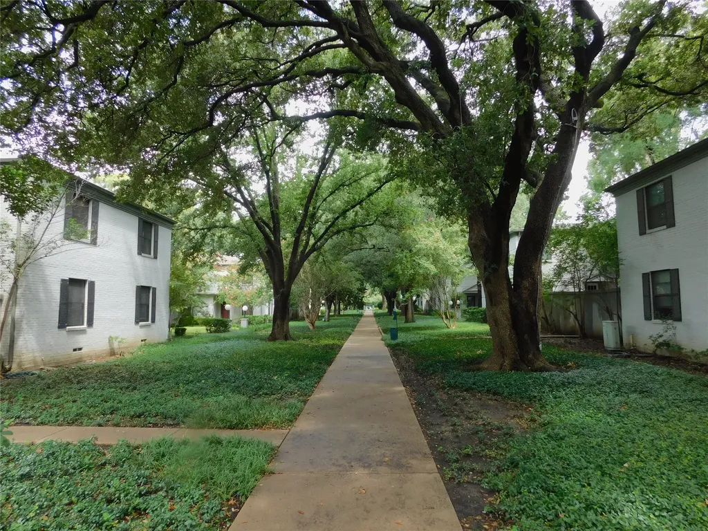 4906 N Hall Street Dallas TX 75235