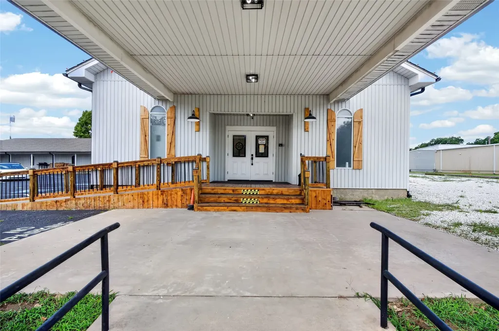 400 N Houston Avenue Pottsboro TX 75021