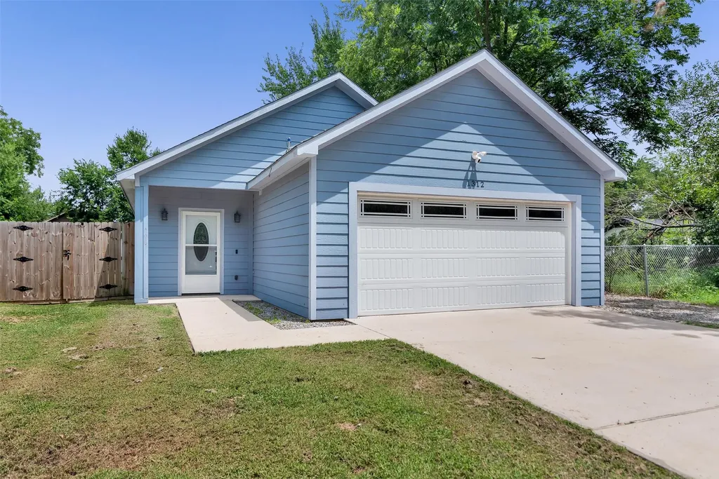 Bonham TX, 1312 Elm Street