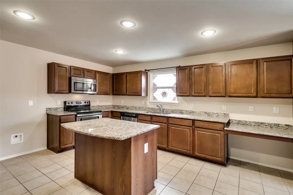 7000 Derbyshire Drive Fort Worth TX 76137