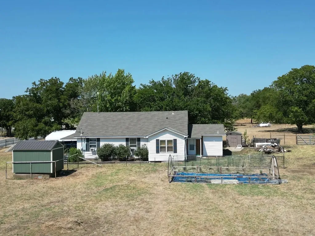 9405 E Fm 174 Bellevue TX 76228