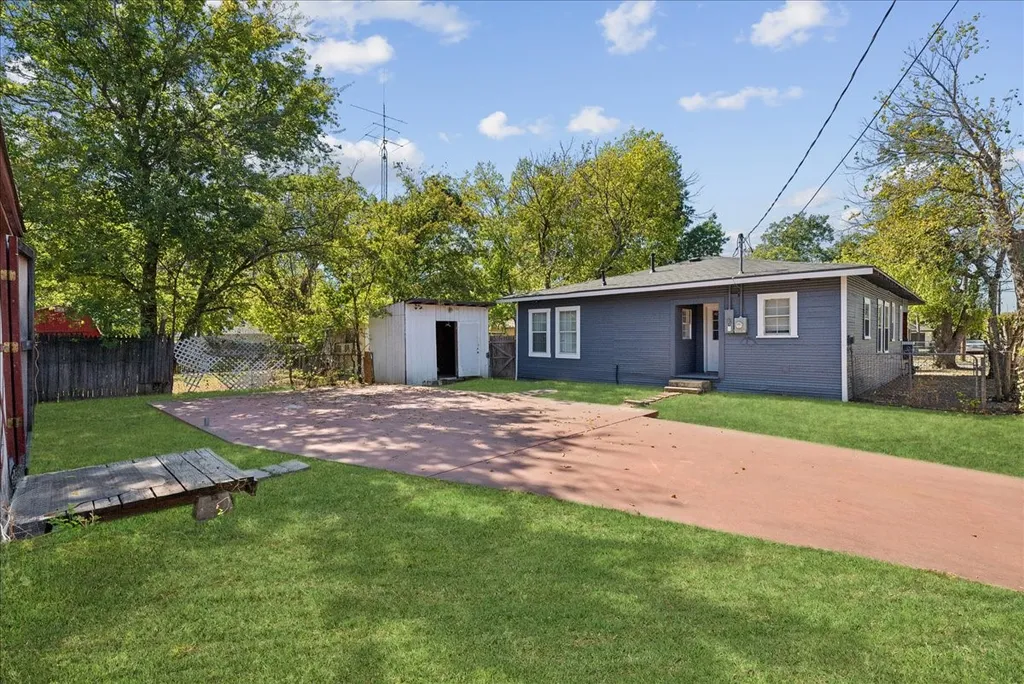 3001 Louise Street Fort Worth TX 76112