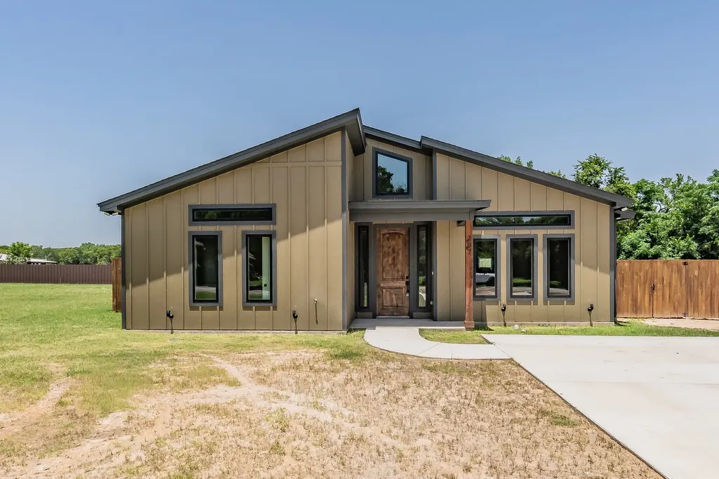 207 Stevens Street Bridgeport TX 76426