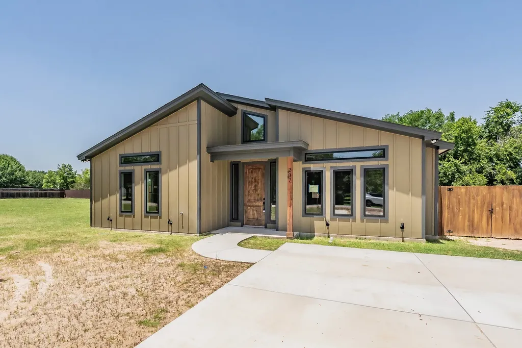 207 Stevens Street Bridgeport TX 76426