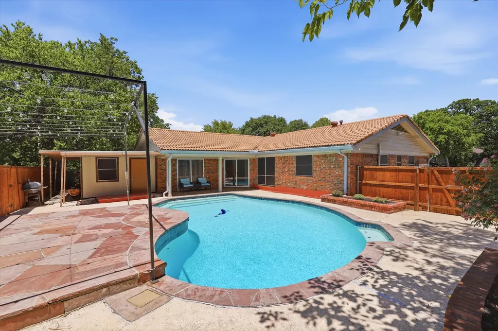 2237 Shady Brook Drive Bedford TX 76021