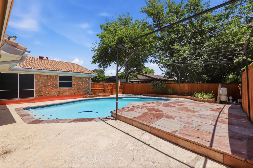 2237 Shady Brook Drive Bedford TX 76021