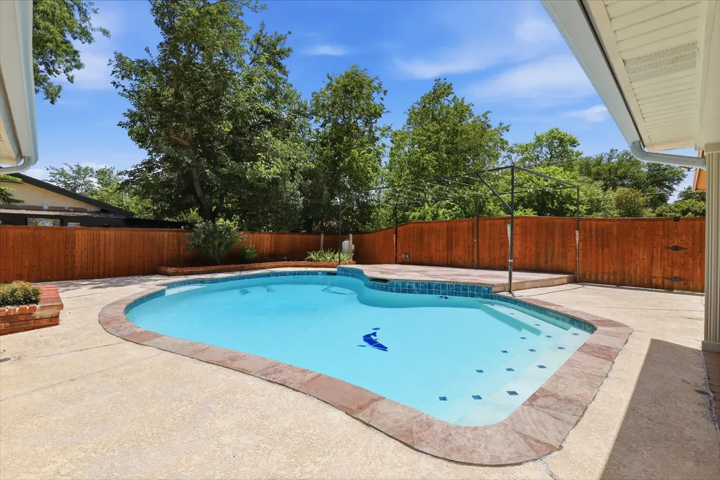 2237 Shady Brook Drive Bedford TX 76021