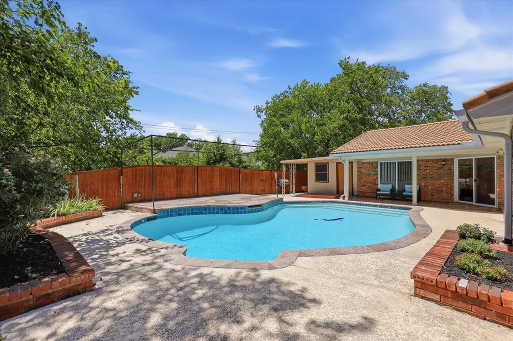 2237 Shady Brook Drive Bedford TX 76021