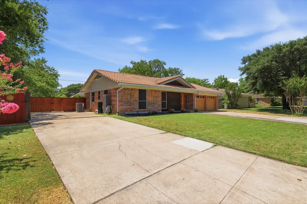 2237 Shady Brook Drive Bedford TX 76021