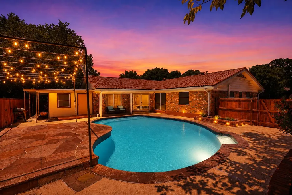 2237 Shady Brook Drive Bedford TX 76021