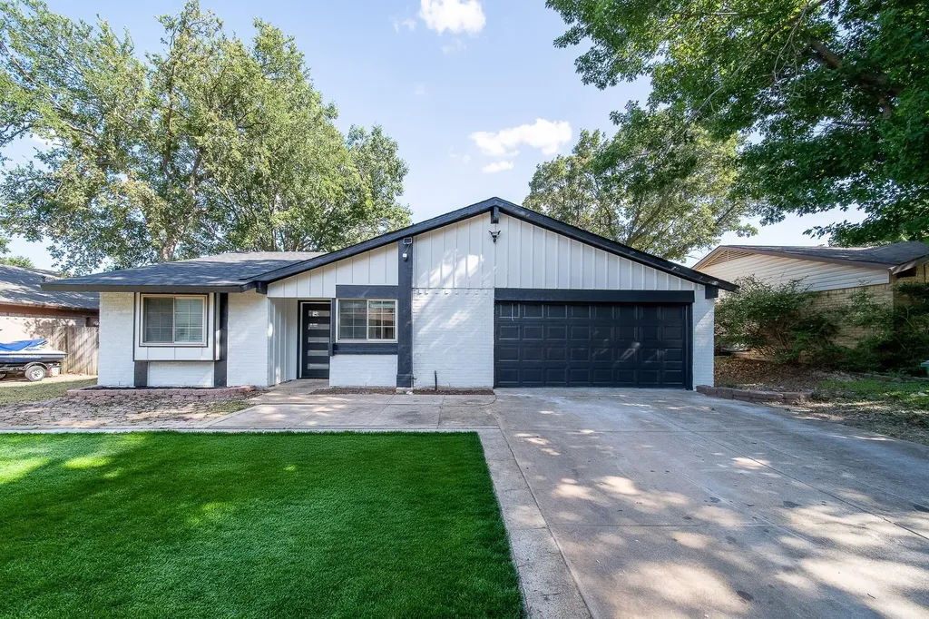 2912 White Oak Lane Bedford TX 76021