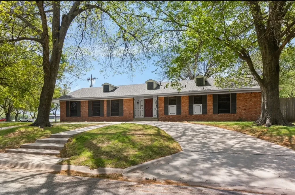 800 Western Hills Drive Sherman TX 75092
