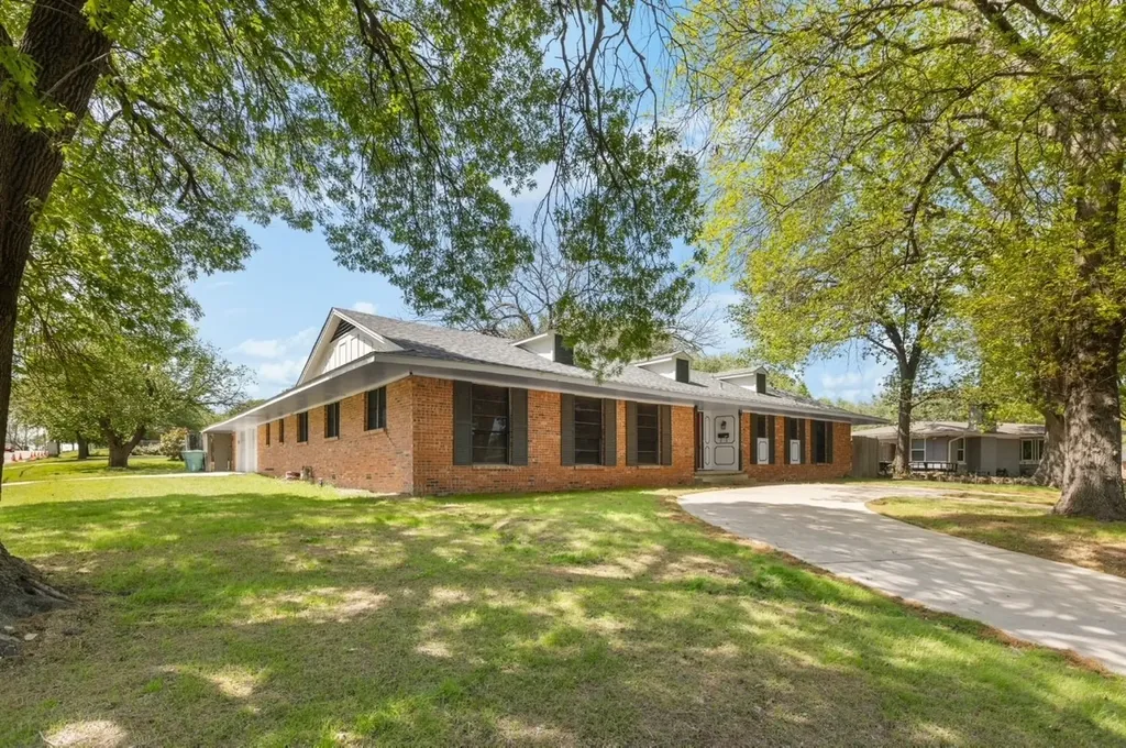 800 Western Hills Drive Sherman TX 75092