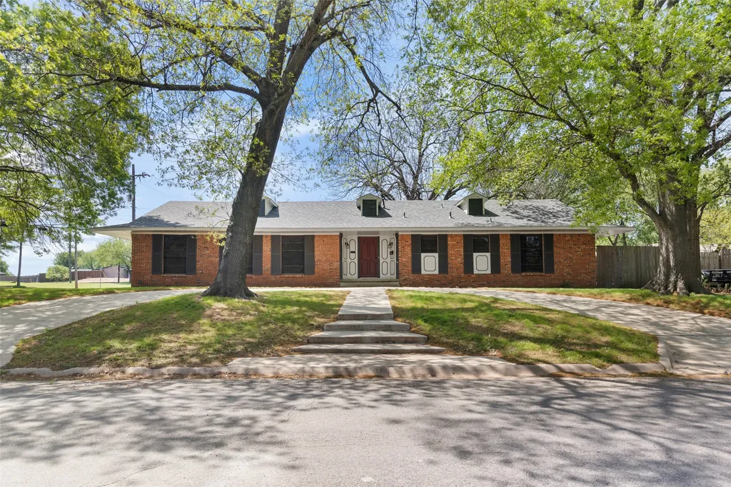 800 Western Hills Drive Sherman TX 75092